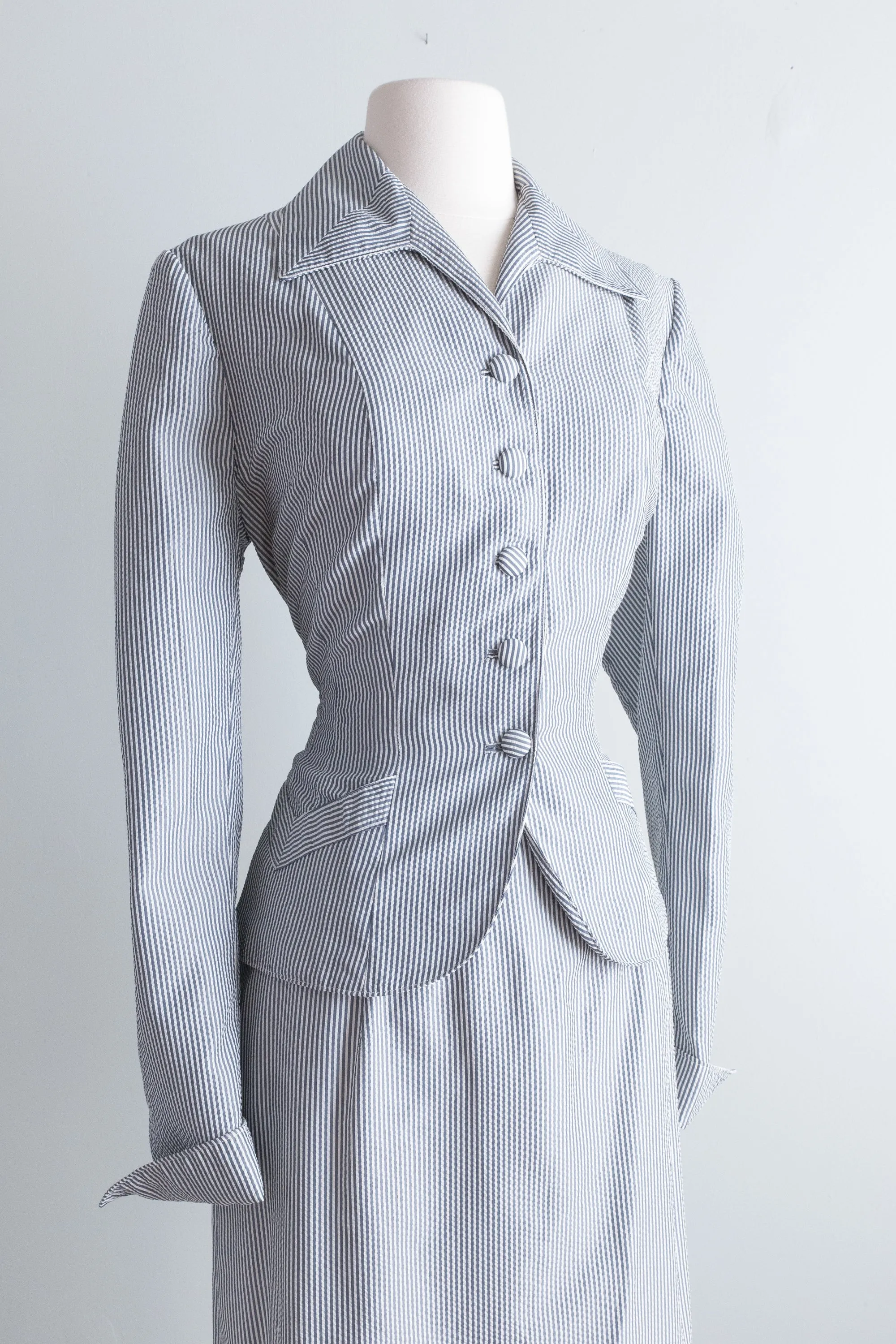 1950's Grey & White Seersucker Suit With Matching Shoes / Medium