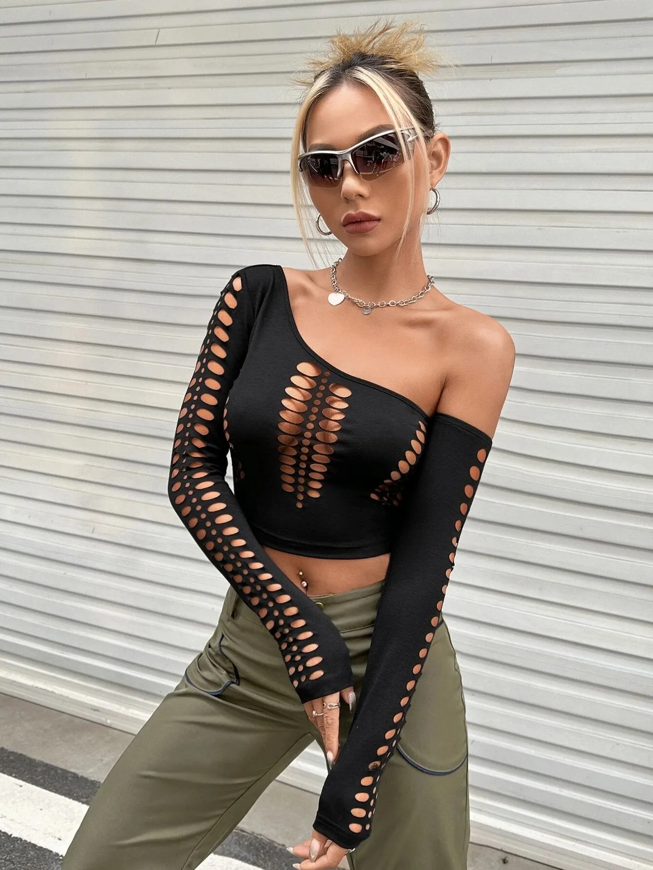 2pcs One Shoulder Cut Out Crop Tee & Arm Sleeve