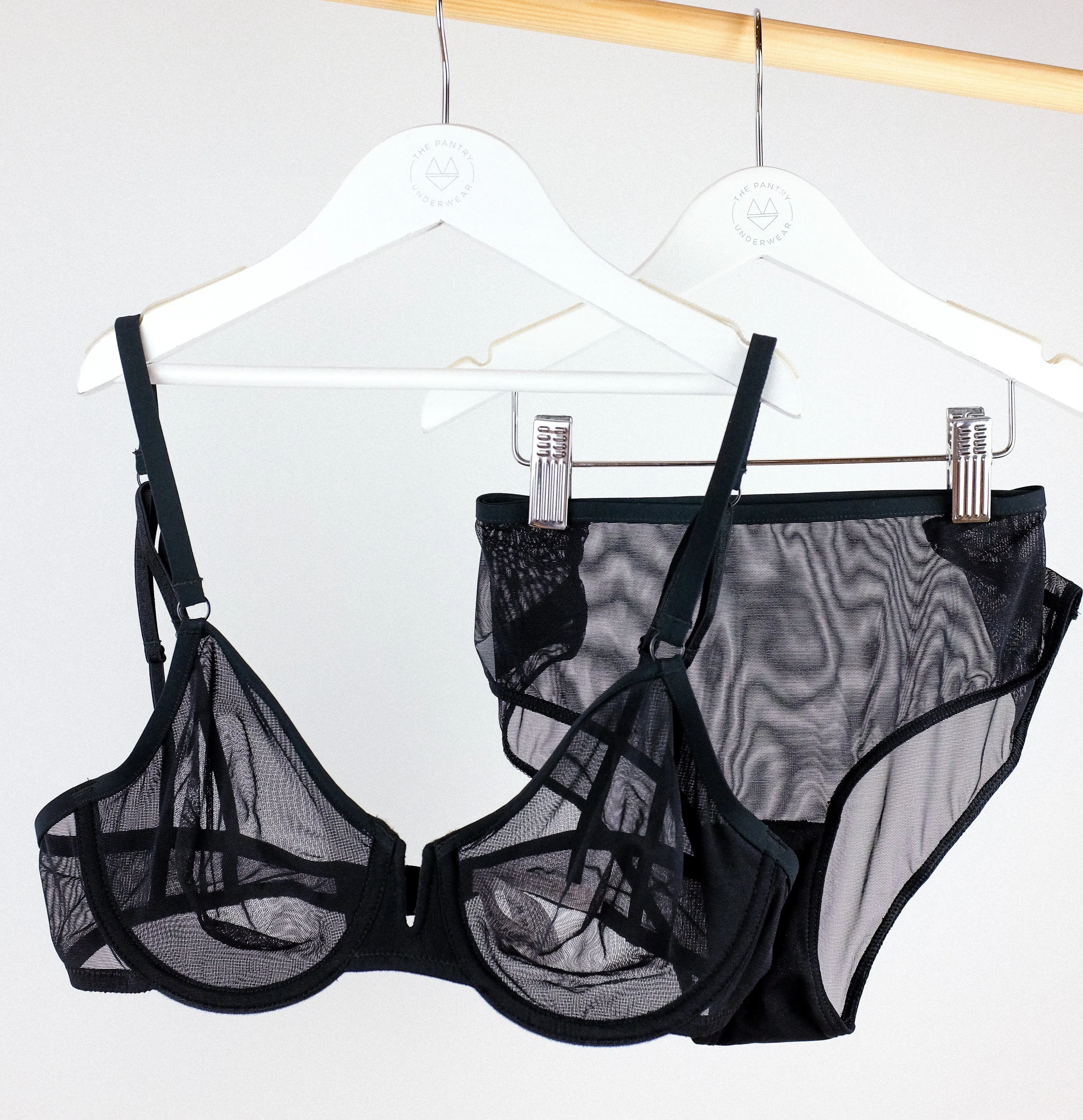 Mesh plunge bra [Black]