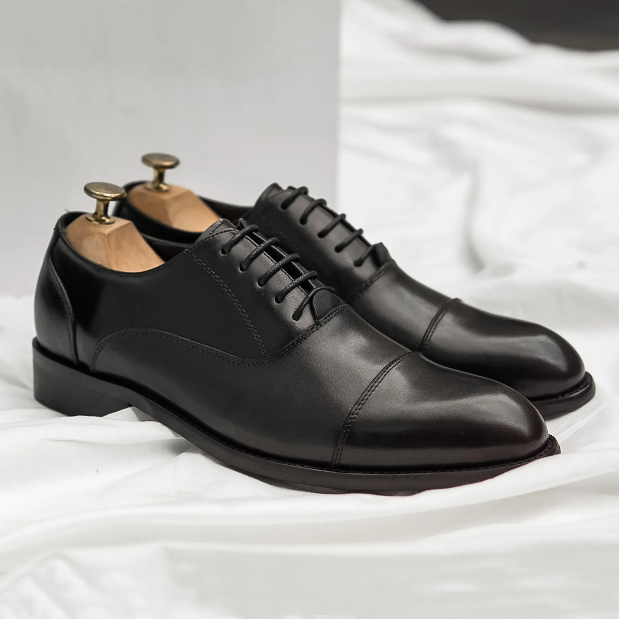 Oxford Cap Toe - Black Lace Up