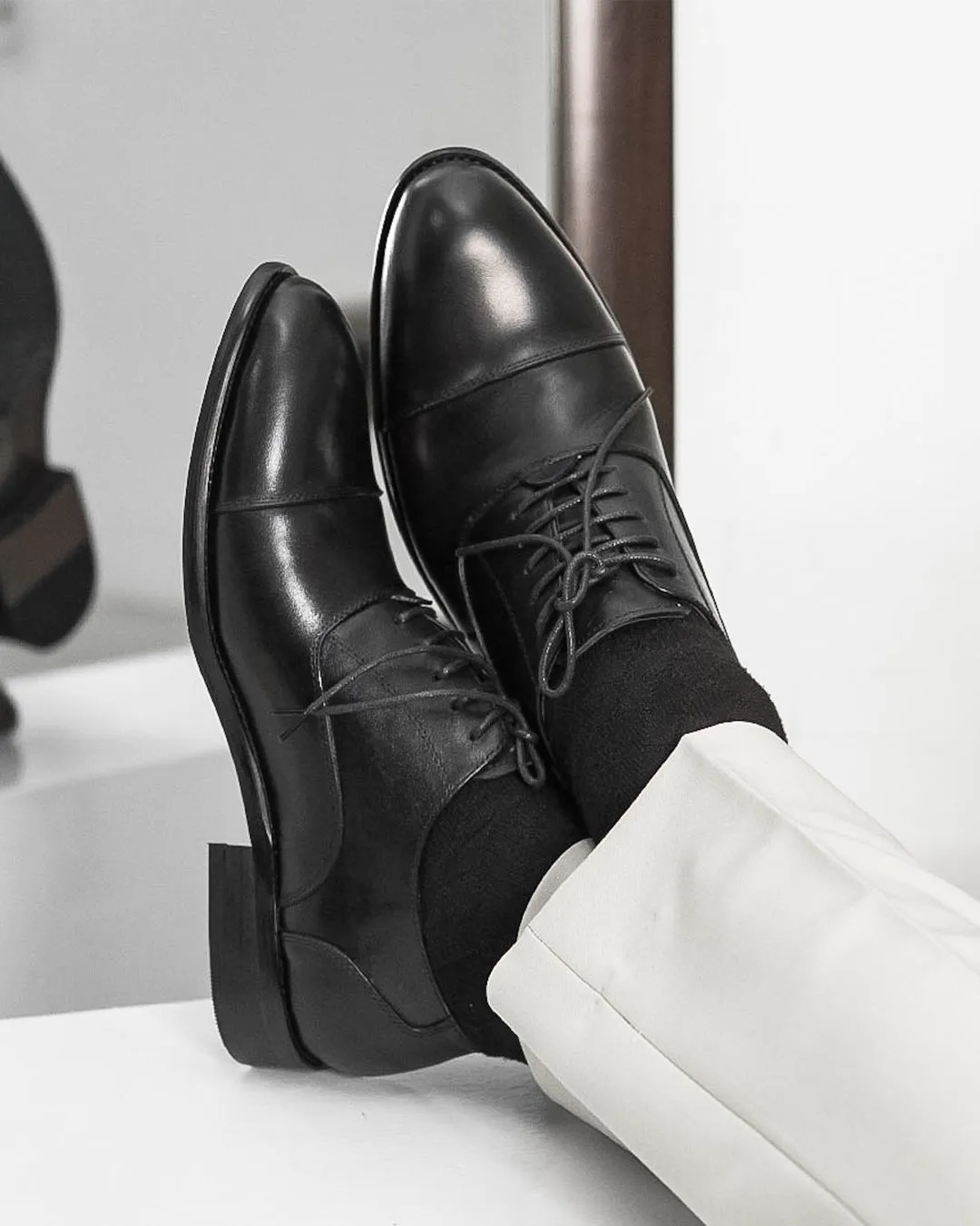 Oxford Cap Toe - Black Lace Up