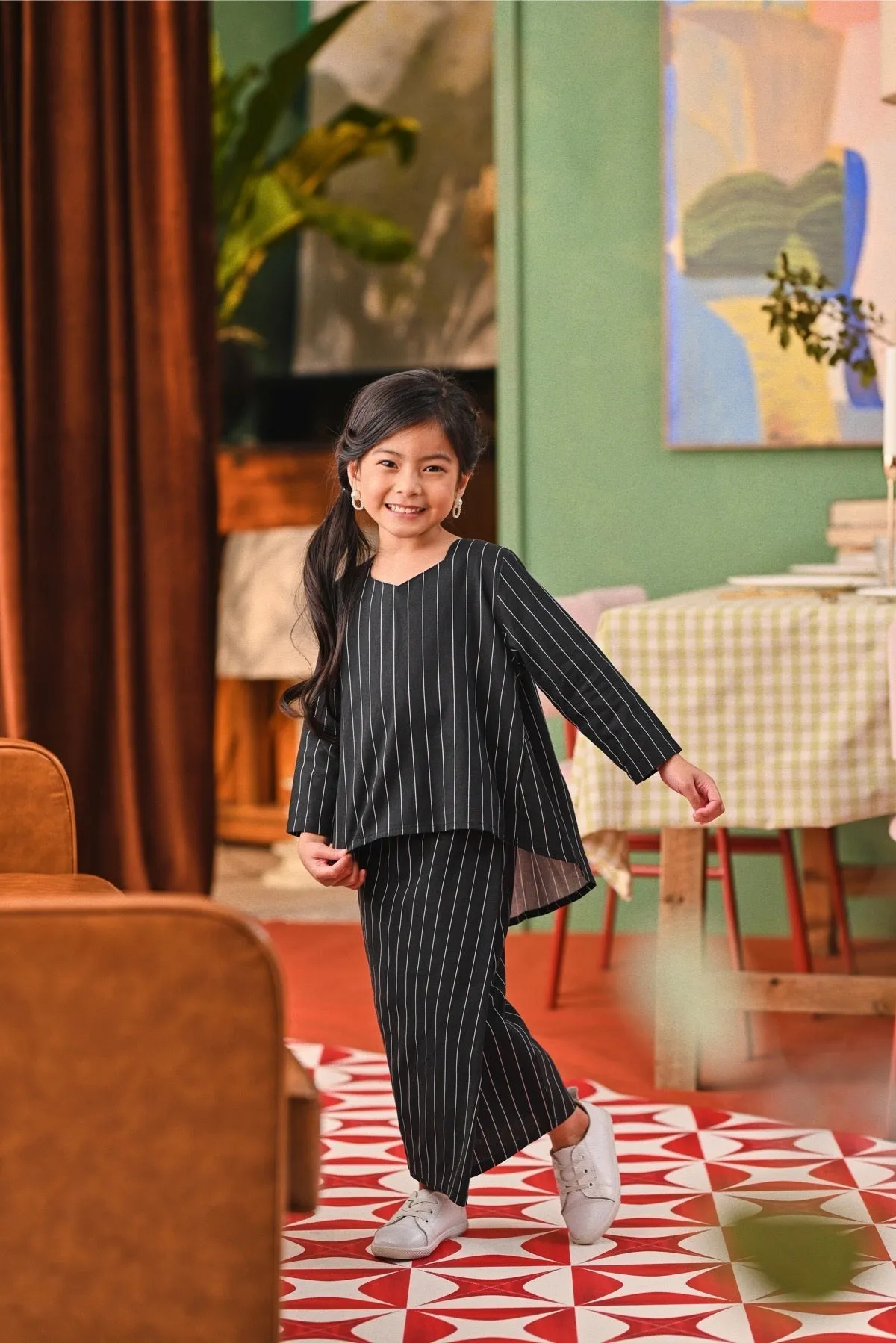 The Capai Foxy Blouse - Black Pinstripe