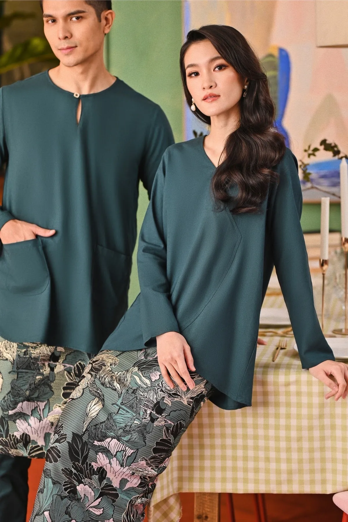 The Capai Women Caya Blouse - Emerald Green