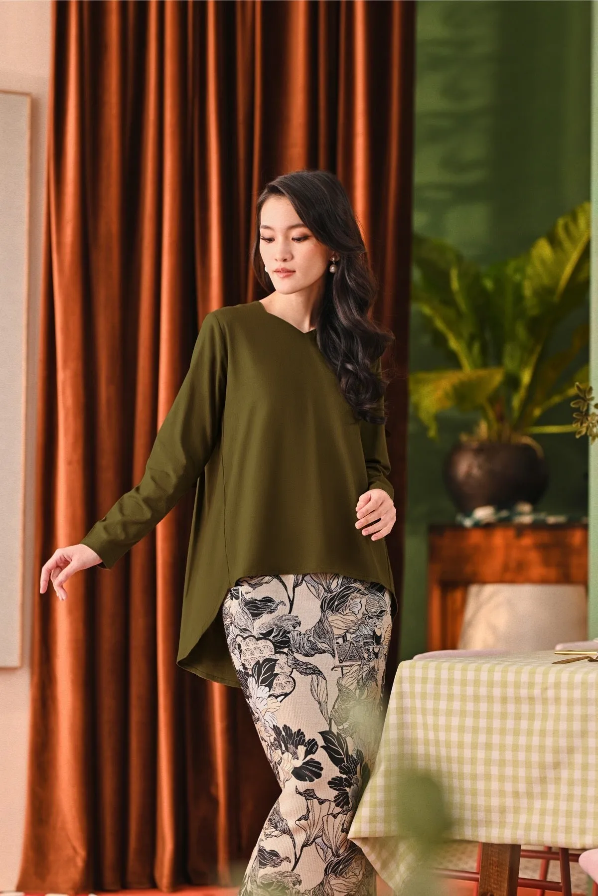 The Capai Women Foxy Blouse - Olive