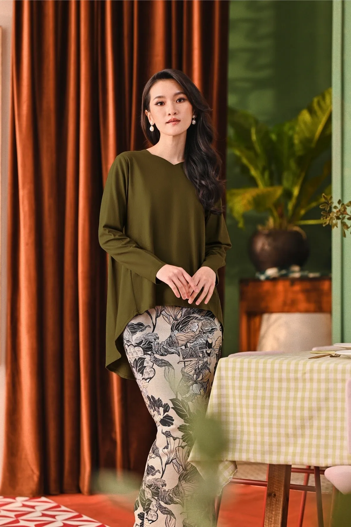 The Capai Women Foxy Blouse - Olive