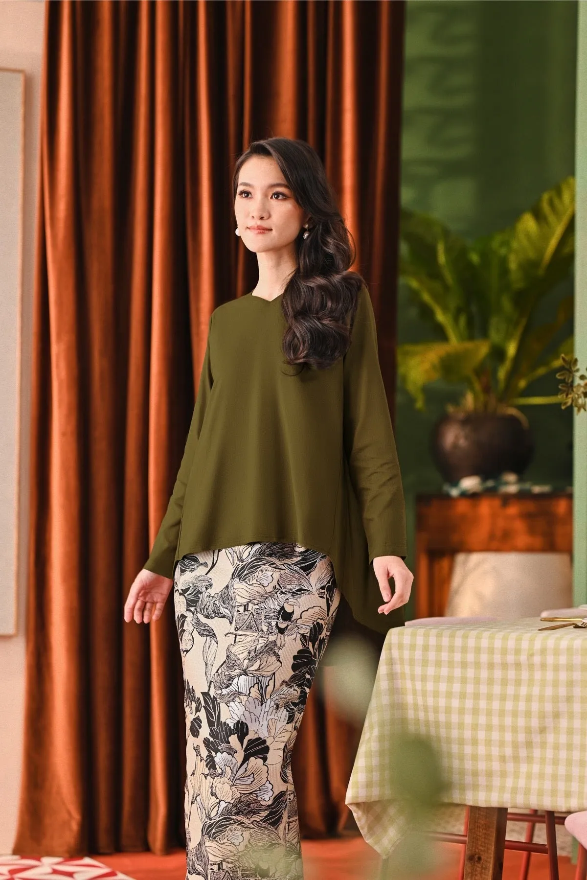 The Capai Women Foxy Blouse - Olive