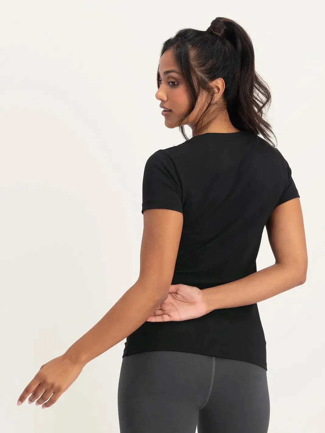 Urban Goddess Hamsa Core Yoga Tee - Onyx Black